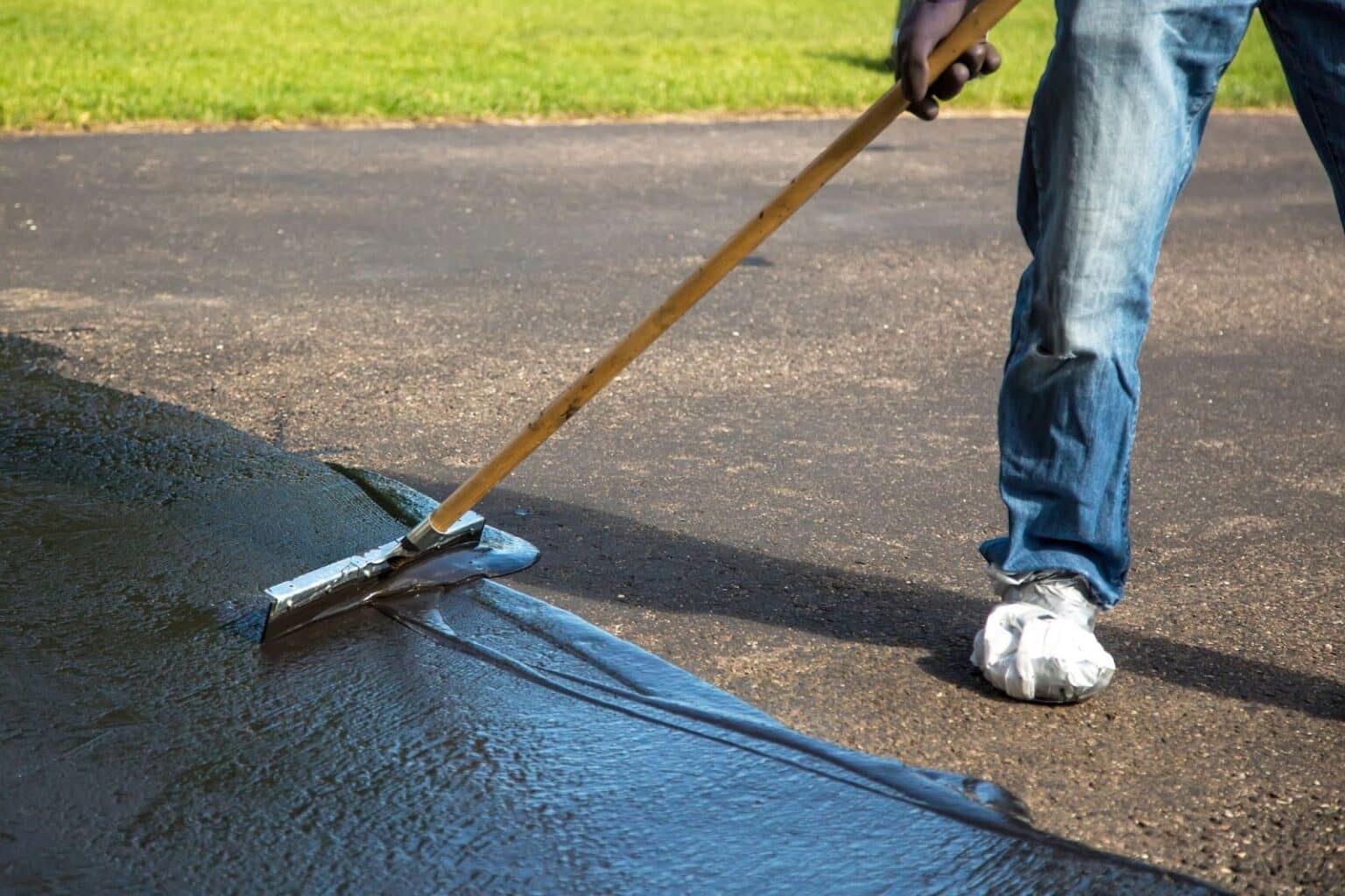 Asphalt Resurfacing Vs Replacement For Driveways: Choosing The Best Option